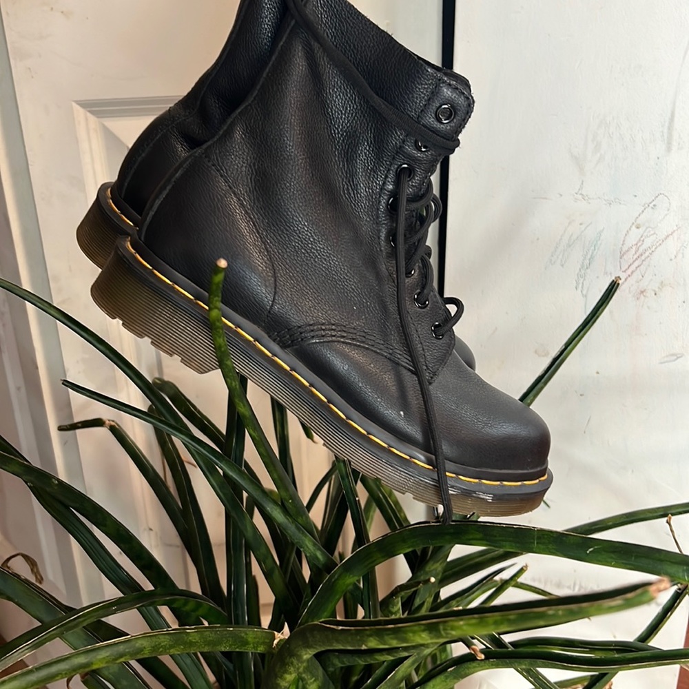 Pascal Virginia Soft Leather DR Martens The OG